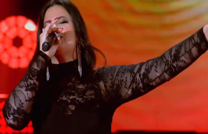 Cantora criciumense faz apresentação na estreia do The Voice Brasil 2023